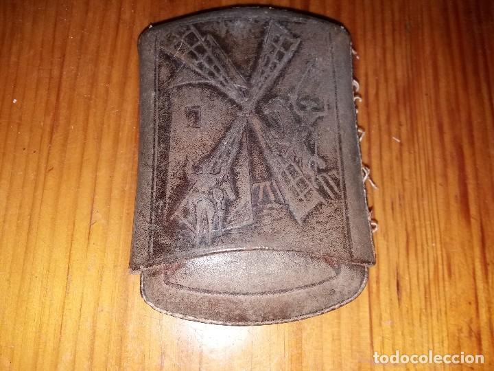 Cajas y cajitas met&aacute;licas: Pitillera petillera petaca cuero repujado para tabaco imagen DON QUIJOTE DE LA MACHA Y SANCHO PANZA