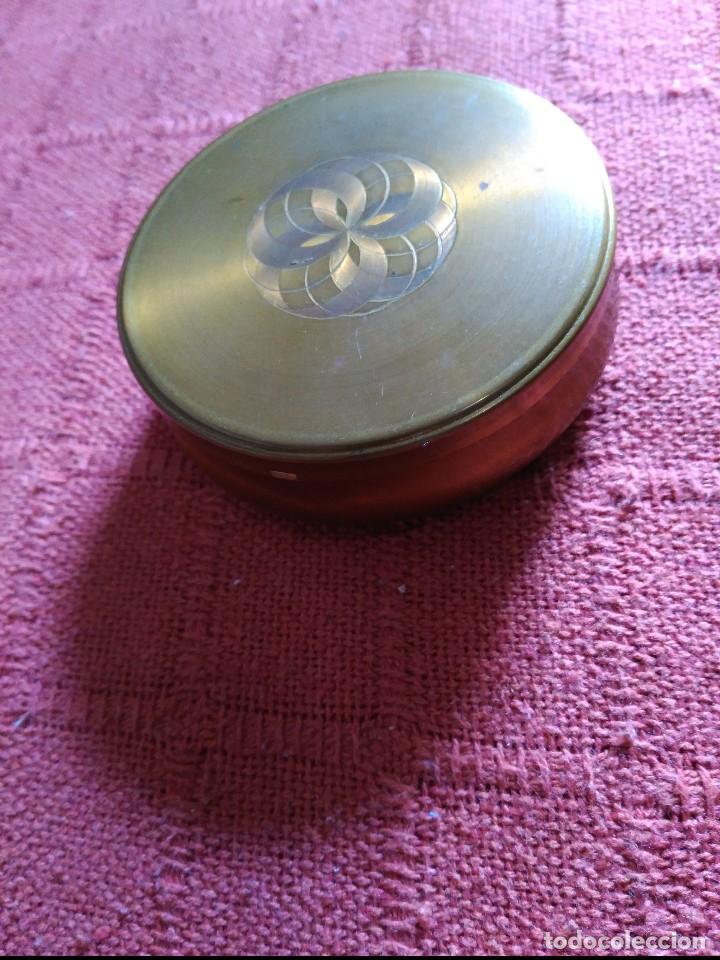 Cajas y cajitas met&aacute;licas: cajita joyero en laton 7 cms diametro