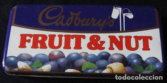 Cajas y cajitas met&aacute;licas: LATA CADBURY FRUIT & NUT - ENGLAND - - Foto 1