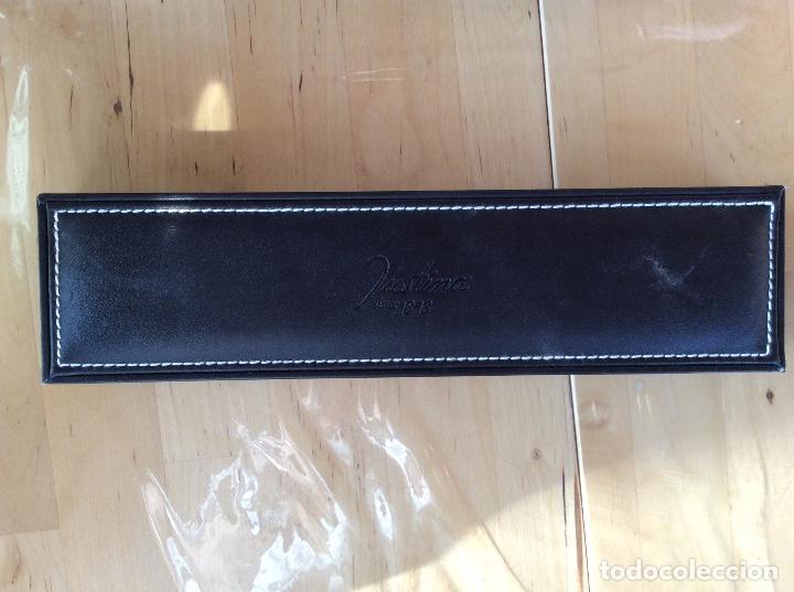 Bo&icirc;tes et petites bo&icirc;tes m&eacute;talliques: Caja de reloj Justina 1898