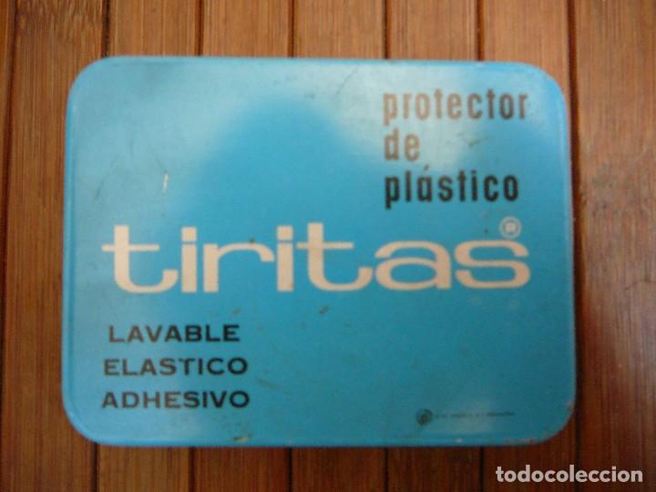 Bo&icirc;tes et petites bo&icirc;tes m&eacute;talliques: Antigua caja de lata Tiritas. A&ntilde;os 60.