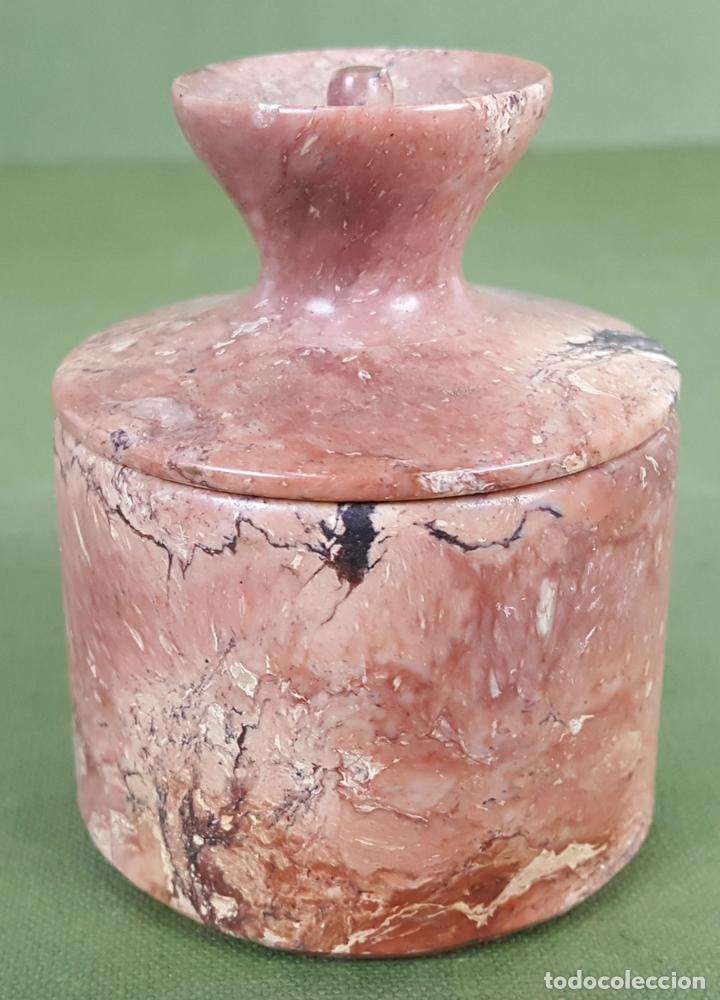 Cajas y cajitas met&aacute;licas: CAJITA JOYERO EN FORMA DE PONDERAL. MARMOLINA. SIGLO XX.