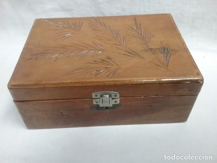 Cajas y cajitas met&aacute;licas: CAJA JOYERO DE MADERA CON DIBUJOS EN RELIEVE