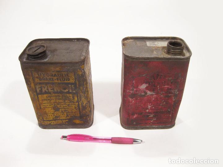 Boxes and metal boxes: Dos latas de l&iacute;quido de Freno para autom&oacute;viles. Frenoil y Automotive Products Company.