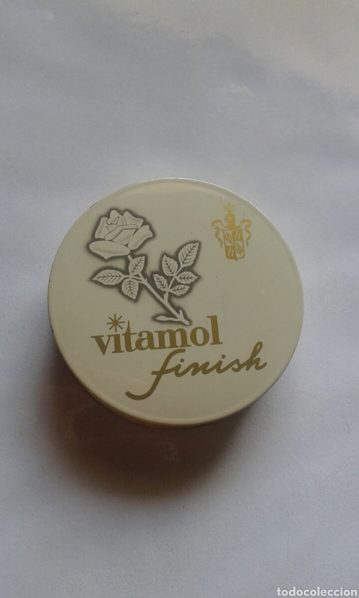 Cajas y cajitas met&aacute;licas: Polvera de hojalata vitamol finish, a&ntilde;os 60-70. ( di&aacute;metro 7cm )