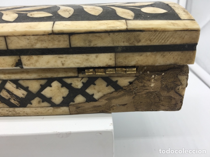 Caja Ajedrez de hueso,tablero de nácar e incrustaciones de hueso