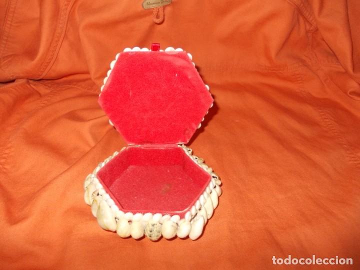 Cajas y cajitas met&aacute;licas: caja joyero de conchas - Foto 4