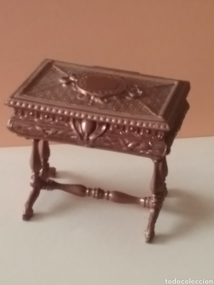 Cajas y cajitas met&aacute;licas: Caja joyero en metal principio siglo XX.