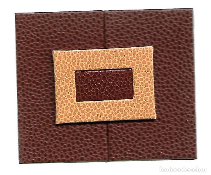 Cajas y cajitas met&aacute;licas: RARA CAJITA TIPO JOYERO EL INTERIOR EN DORADO DIMENSIONES 9 X 7,5 CM