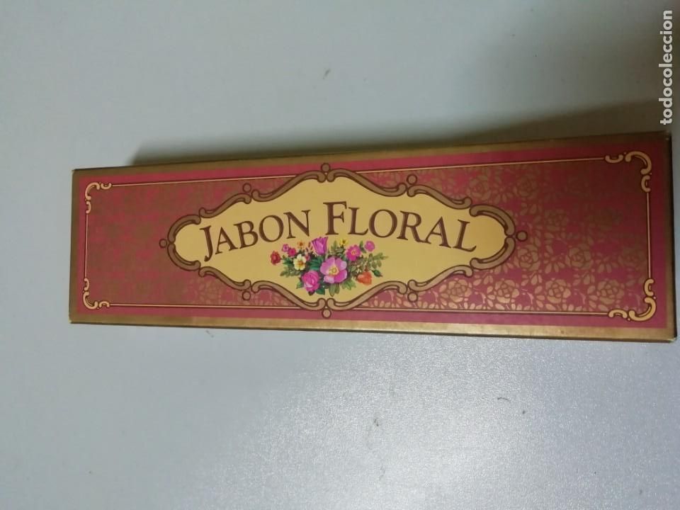 Bo&icirc;tes et petites bo&icirc;tes m&eacute;talliques: Caja de cart&oacute;n de jab&oacute;n vintage (Vac&iacute;a)