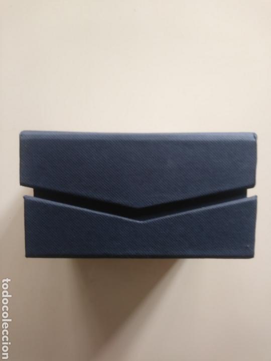 Cajas y cajitas met&aacute;licas: Caja azul acolchada - Foto 3
