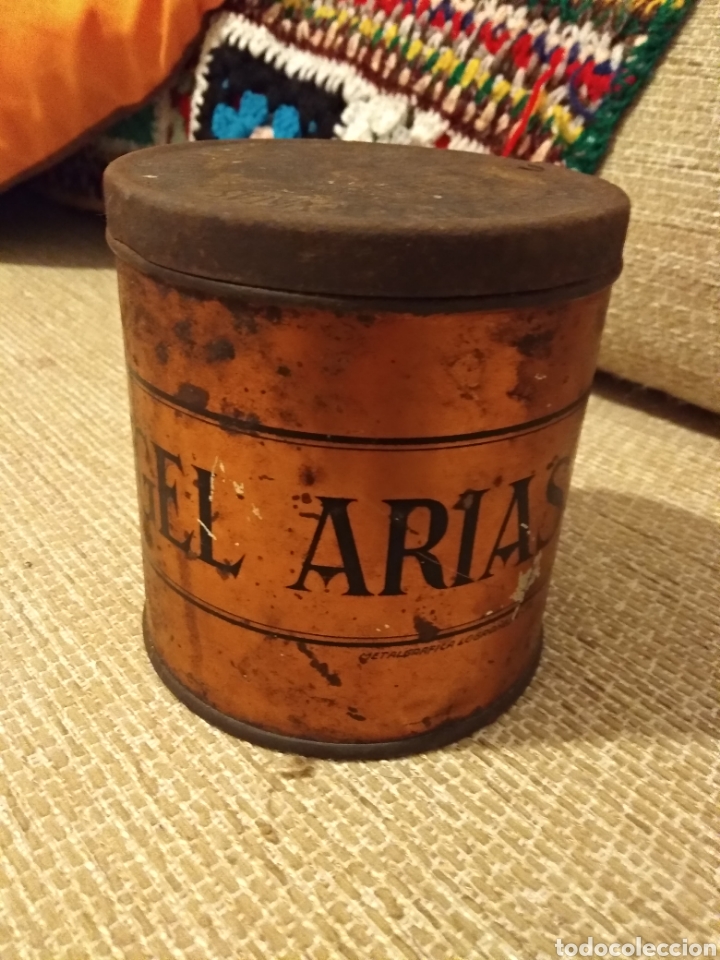 Cajas y cajitas met&aacute;licas: Lata de mantequilla &Aacute;ngel Arias. Oviedo. Hojalata. 11 cms alto. 10 cm &empty;