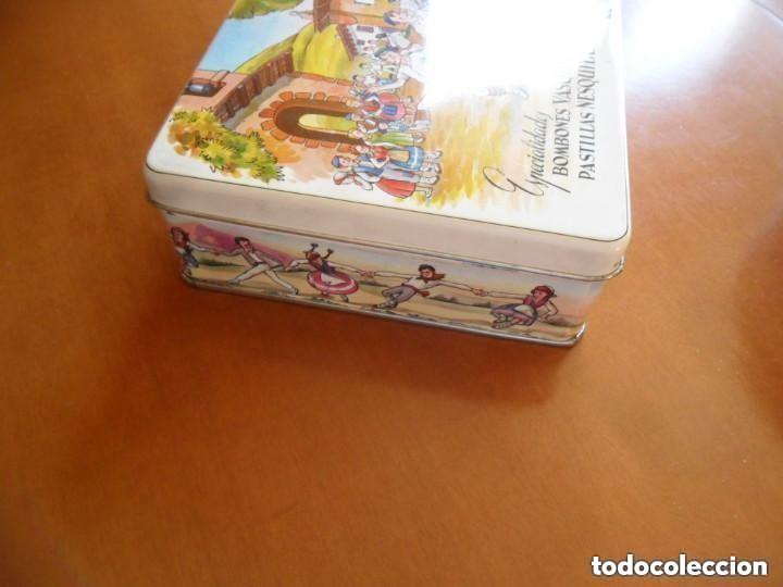 Cajas y cajitas met&aacute;licas: CAJA DE BOMBONES VASQUITOS - Foto 4