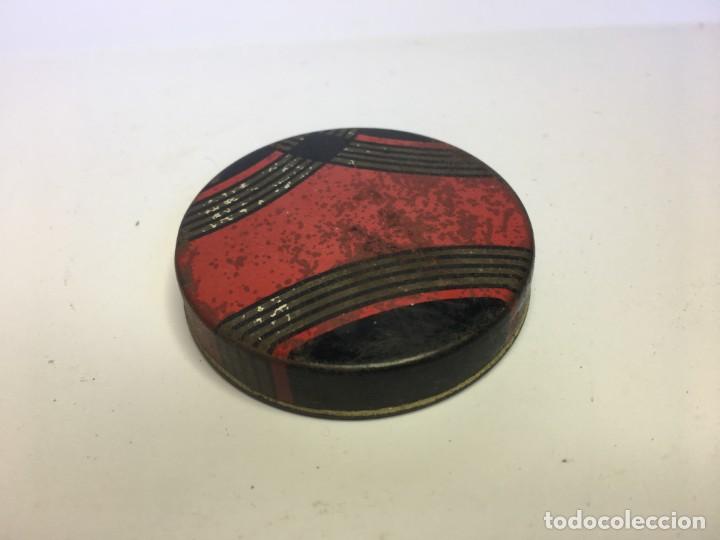 Bo&icirc;tes et petites bo&icirc;tes m&eacute;talliques: ANTIGUA CAJA DE METAL