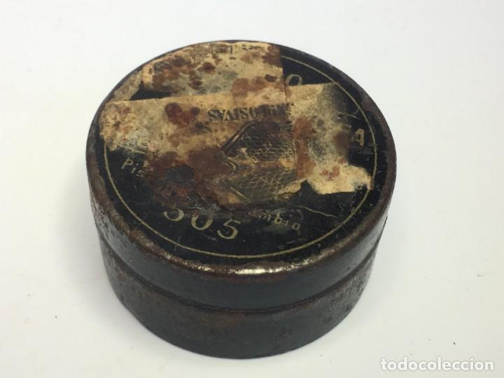 Bo&icirc;tes et petites bo&icirc;tes m&eacute;talliques: ANTIGUA CAJA DE METAL