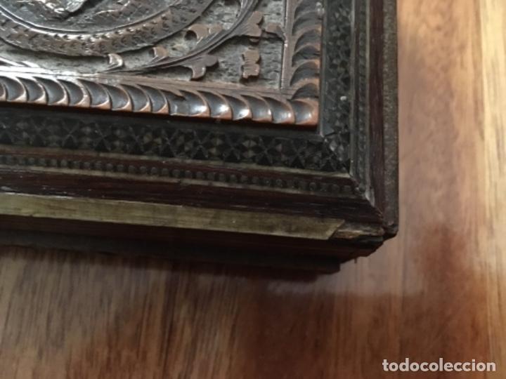 Cajas y cajitas met&aacute;licas: ANTIGUA CAJA DE MADERA LABRADA - Foto 6