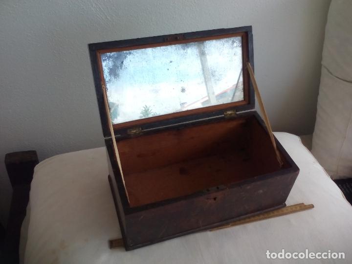 Cajas y cajitas met&aacute;licas: ANTIGUA CAJA DE MADERA CON ESPEJO, JOYERO, TOCADOR. 30,5 X 17 X 13,5 CM