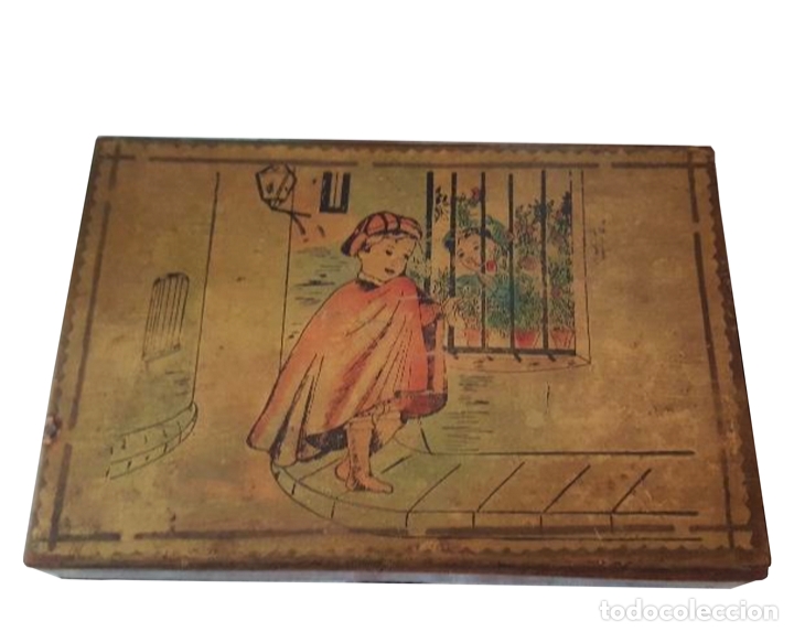 Cajas y cajitas met&aacute;licas: antigua caja de escuela, ni&ntilde;os hablando en la verja.