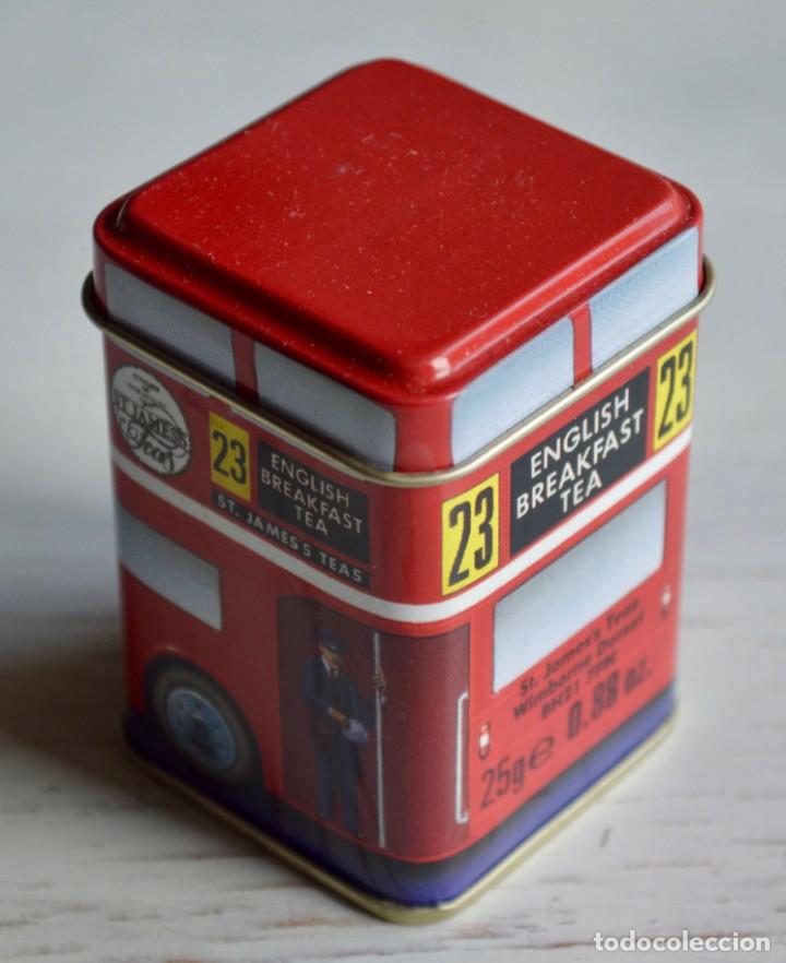 Casse e cassette metalliche: CAJITA MET&Aacute;LICA DE T&Eacute; CON FORMA DE AUTOB&Uacute;S LONDINENSE, 6 x 4,5 x 4,5 cm. A&Ntilde;O 2009 APR&Oacute;X.