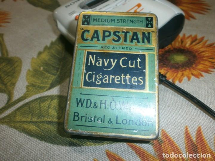 Cajas y cajitas met&aacute;licas: Cajita met&aacute;lica Navy cup Cigarettes Capstan peque&ntilde;a medida 7,5 X 5 X 1,5cm.