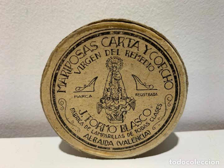 Bo&icirc;tes et petites bo&icirc;tes m&eacute;talliques: CAJA DE MARIPOSAS CARTA Y CORCHO VIRGEN DEL REMEDIO J.TORMO PARA VELAS A&Ntilde;OS 50, ALBAIDA, VALENCIA