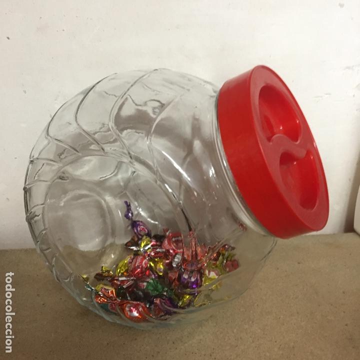 Cajas y cajitas met&aacute;licas: antiguo frasco tarro bote de cristal tapa de plastico para caramelos de antiguo ultramarinos