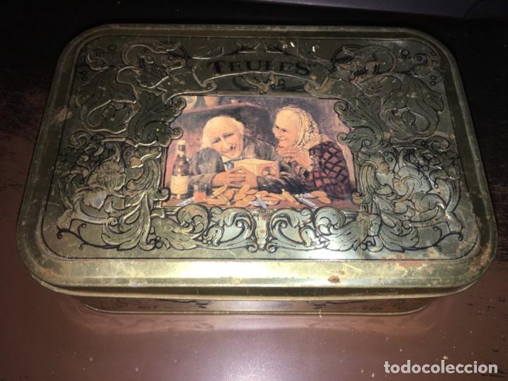 Bo&icirc;tes et petites bo&icirc;tes m&eacute;talliques: ANTIGUA CAJA DE METAL HOJALATA TEULES NETS DE JOAQUIN TRIAS