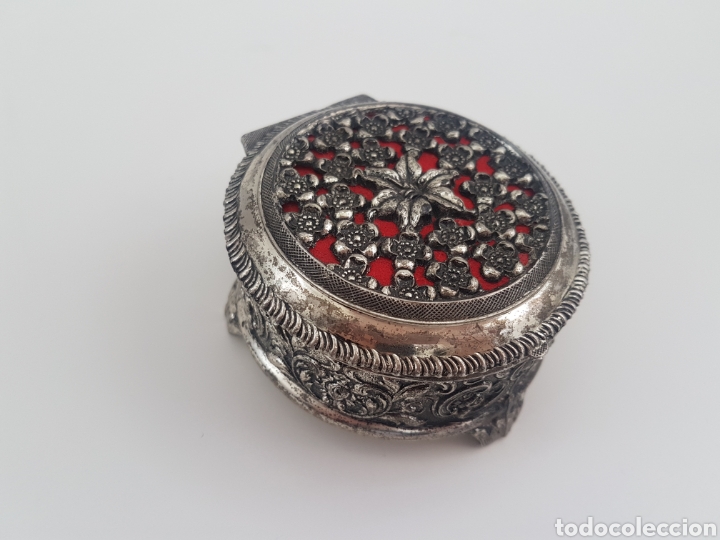 Cajas y cajitas met&aacute;licas: Precioso JOYERO con FLORES LABRADAS PLATEADO