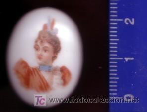 Cajas y cajitas met&aacute;licas: CAJITA MINIATURA DE PORCELANA LIMOGES OVAL DECORADA A MANO FRISO DORADO 2cm de diametro