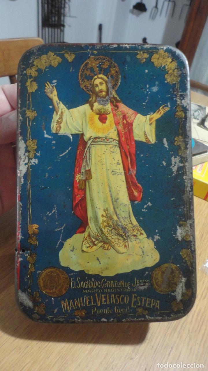 Cajas y cajitas met&aacute;licas: ANTIGUA LATA FABRICA MEMBRILLO.EL SAGRADO CORAZON JESUS.MANUEL VELASCO ESTEPA.PUENTE GENIL.A&Ntilde;OS 20.
