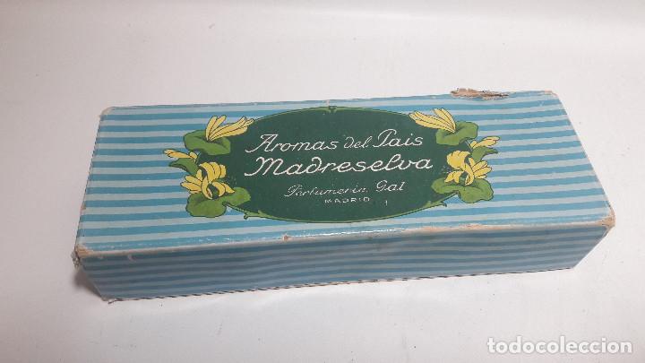 Bo&icirc;tes et petites bo&icirc;tes m&eacute;talliques: CAJA CARTON AROMAS DEL PAIS MADRESELVA PERFURIA GAL MADRID, MED 4X7X20 CM.
