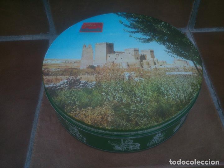 Cajas y cajitas met&aacute;licas: ANTIGUA CAJA GALLETAS FONTANEDA,CASTILLO AMPUDIA,PALENCIA