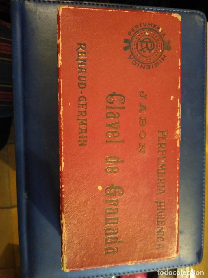 Cajas y cajitas met&aacute;licas: Caja en cart&oacute;n. Perfumer&iacute;a higi&eacute;nica. Jab&oacute;n Clavel de Granada. Renaud Germain. Perfumer&iacute;a higi&eacute;nica.