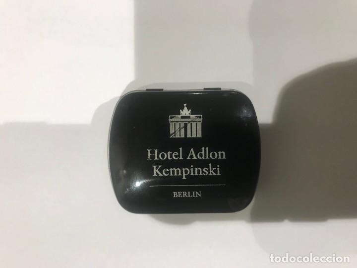 Boxes and metal boxes: HOTEL ADLON KEMPINSKI - BERLIN - CAJITA MET&Aacute;LICA CON CARAMELOS