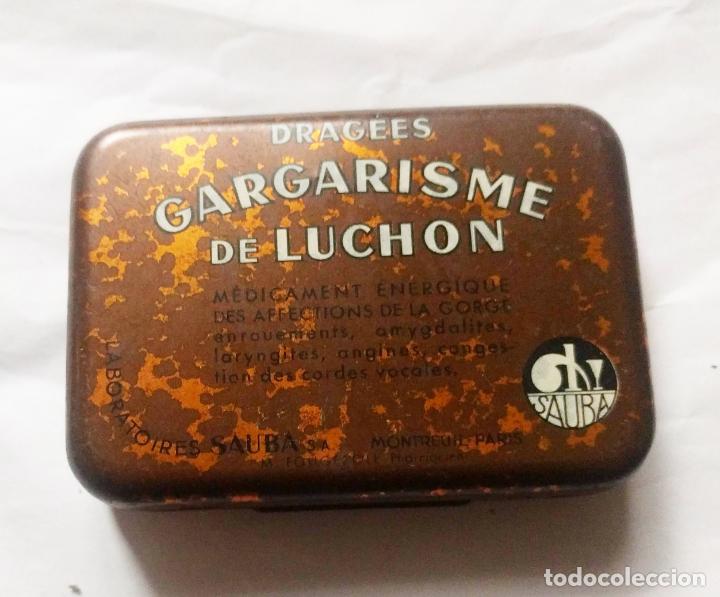 Bo&icirc;tes et petites bo&icirc;tes m&eacute;talliques: Farmacia.. Gargarismes de Luchon. Lab, Sauba. Montreux, Paris. 6 x 8,5x 1,5 cms. . Vell i Bell