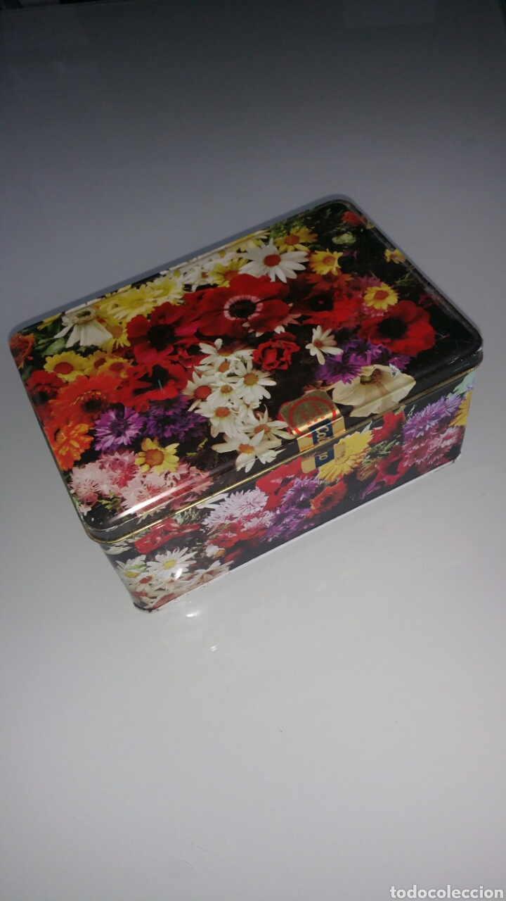Cajas y cajitas met&aacute;licas: Lata de cola cao, motivos florales.