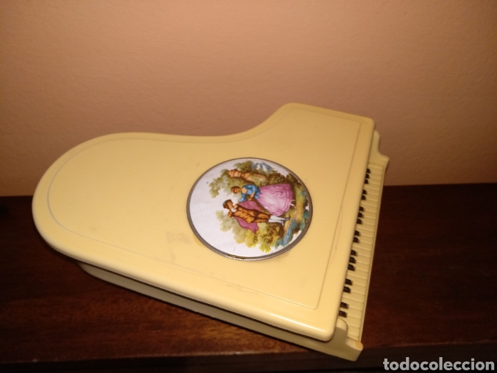 Cajas y cajitas met&aacute;licas: Antiguo joyero caja de m&uacute;sica piano de cola con porcelana esmaltada