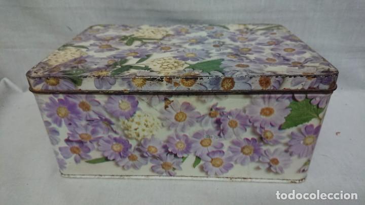 Cajas y cajitas met&aacute;licas: ANTIGUA CAJA MET&Aacute;LICA COLA CAO DE FLORES