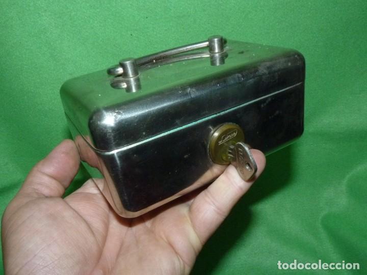 caja de caudales caja fuerte en metal y con su - Acquista Scatole di latta  antiche e altre cassette di collezione su todocoleccion