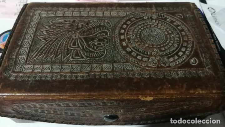 Cajas y cajitas met&aacute;licas: CAJA JOYERO ANTIQUISIMO EN CUERO REPUJADO DE MEJICO MAS DE 75 A&Ntilde;OS