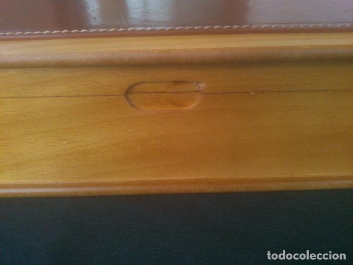 Cajas y cajitas met&aacute;licas: CURIOSA CAJA DE MADERA MARCADA D & V - Foto 3