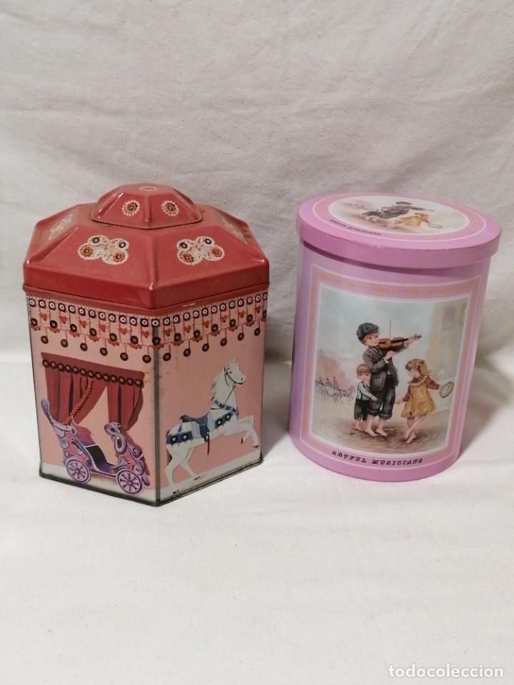 Bo&icirc;tes et petites bo&icirc;tes m&eacute;talliques: Lote de dos cajas met&aacute;licas