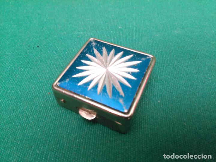 Bo&icirc;tes et petites bo&icirc;tes m&eacute;talliques: PASTILLERO - METALICO - 3 X 3 X 1.2 CM.