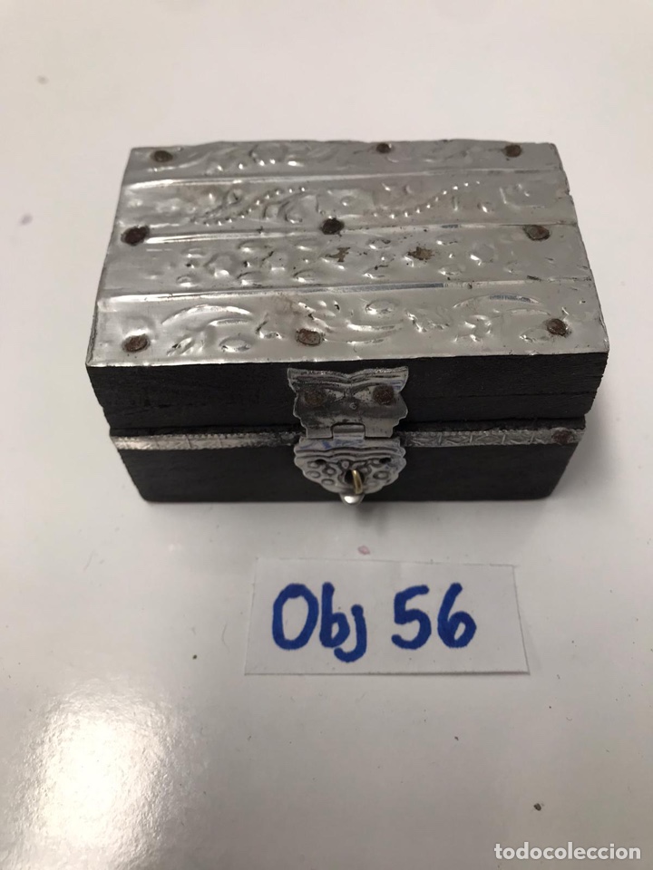Cajas y cajitas met&aacute;licas: Caja de madera y metal repujado - Foto 1