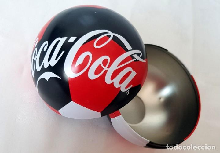 Cajas y cajitas met&aacute;licas: Caja Met&aacute;lica - Bal&oacute;n Coca Cola. 11cm.