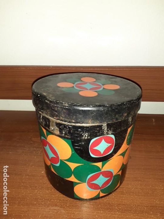 Cajas y cajitas met&aacute;licas: Antigua lata de metal de cola cao redonda serigraf&iacute;a flores,a&ntilde;os 70,vacia