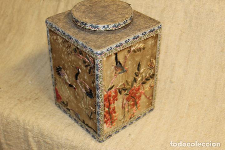 Cajas y cajitas met&aacute;licas: caja de seda bordada china - Foto 2