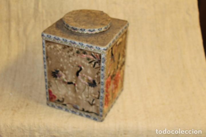 Cajas y cajitas met&aacute;licas: caja de seda bordada china - Foto 3