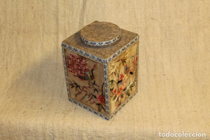 Cajas y cajitas met&aacute;licas: caja de seda bordada china - Foto 1