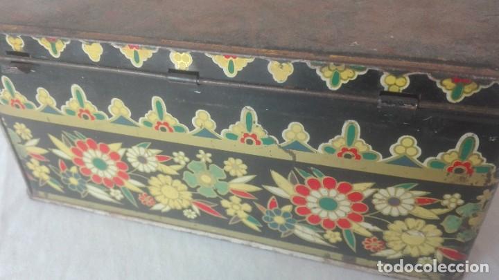 Cajas y cajitas met&aacute;licas: Caja Cola Cao a&ntilde;os '70. Flores. MUNICH 1972. C1